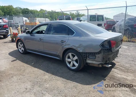 2013 Volkswagen Passat 2.5L Se z USA, uszkodzony, nr VIN 1VWBP7A34DC045160